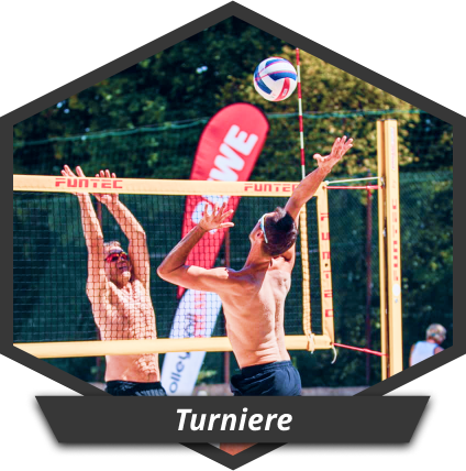 Angriff gegen Blocker am Volleyballnetz