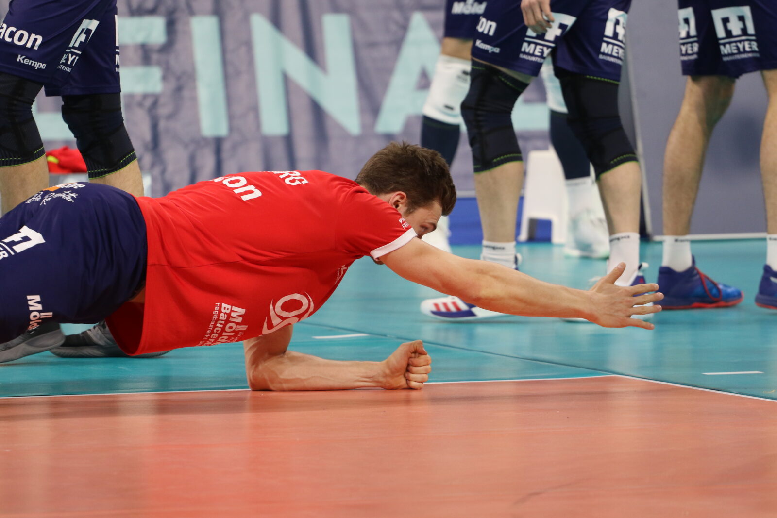 Eine gute Rumpfstabilität ist wichtig um lange und gesund Volleyball spielen zu können.