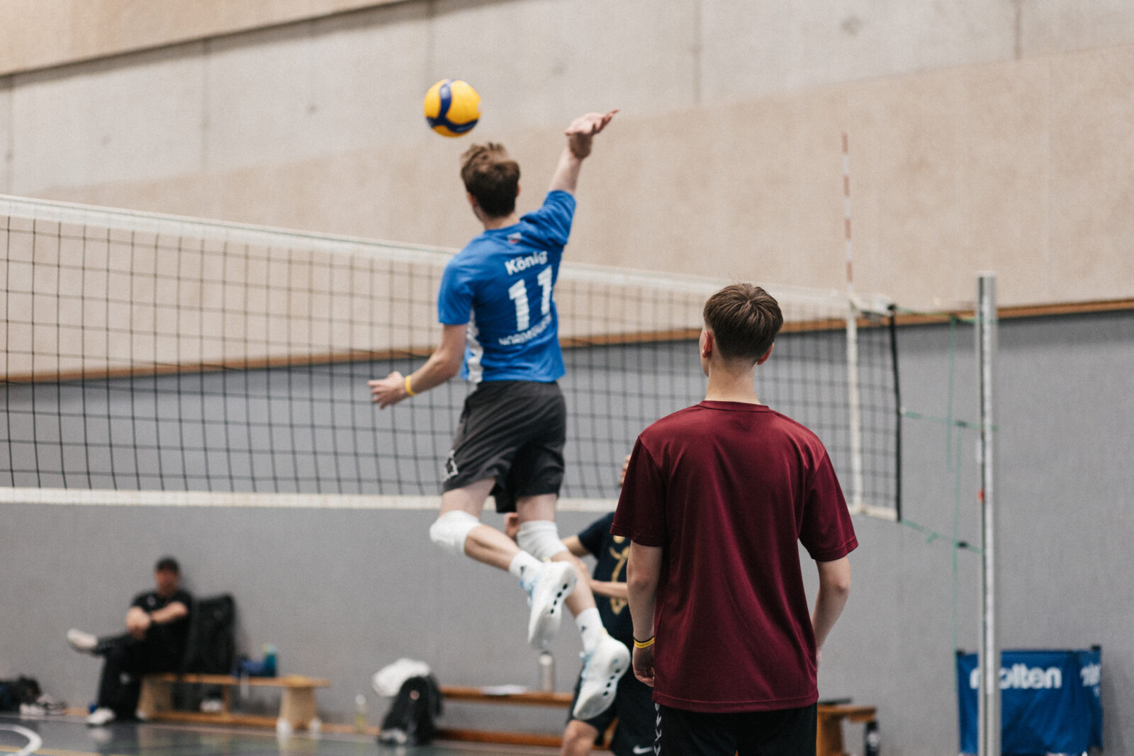 Einmal König im Volleyballtraining sein. Foto: Nils Janson