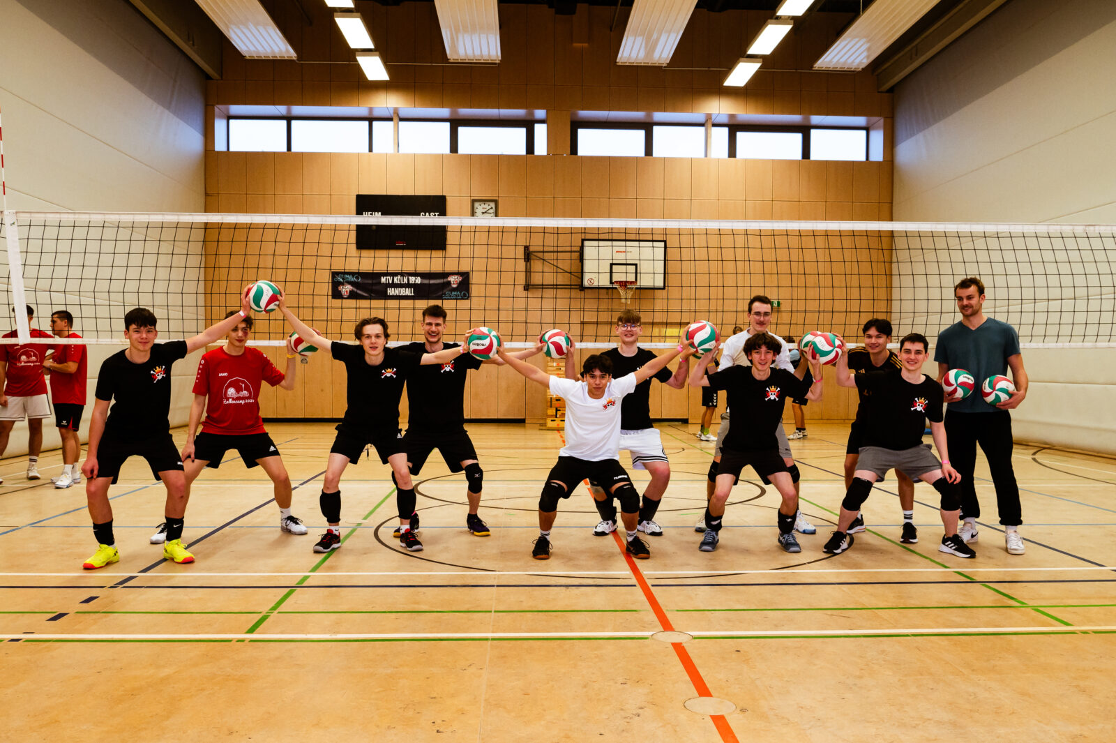 Stabilität kann auch prima im Team trainiert werden. Foto: Mikura Gelhausen @mikura.fotografie